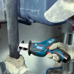 Bosch Professional Akku-Säbelsäge GSA 12 V-14 Solo Inkl. Säbelsägeblatt -Werkzeug Verkaufsgeschäft 1083005 AB04