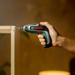 Bosch Akkuschrauber IXO 7 Basic Inkl. Akku, Ladekabel & Box -Werkzeug Verkaufsgeschäft 9600271 A 01