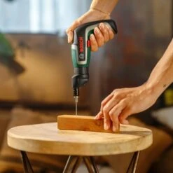 Bosch Akkuschrauber IXO 7 Basic Inkl. Akku, Ladekabel & Box -Werkzeug Verkaufsgeschäft 9600271 A 017