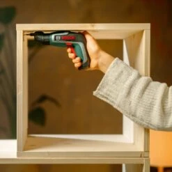 Bosch Akkuschrauber IXO 7 Basic Inkl. Akku, Ladekabel & Box -Werkzeug Verkaufsgeschäft 9600271 A 08